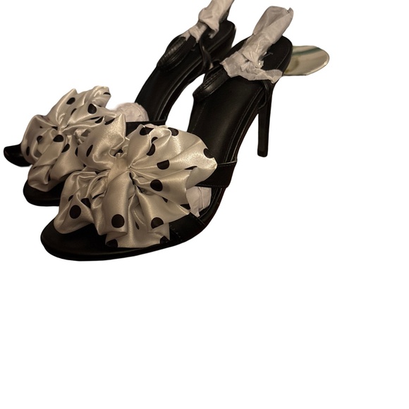 New York & Company Tina Bow Heels - Picture 2 of 5